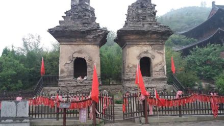 蒙山开化寺遗址连理塔