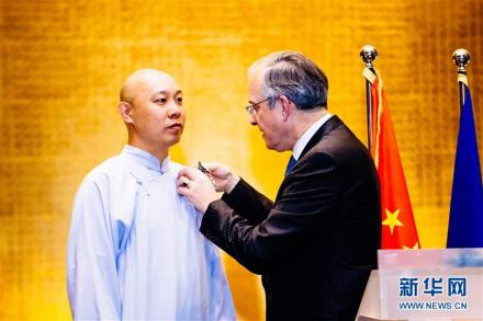 果敢被授予骑士勋章