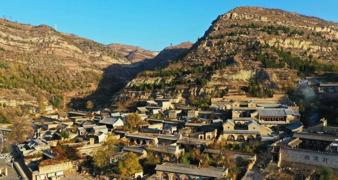 吕梁山西麓临县境内的侵蚀低山