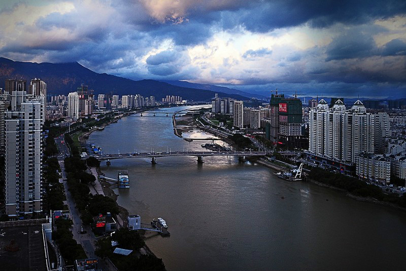 闽江河口的福州市城区 