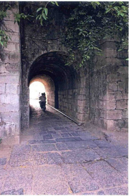 东镇门