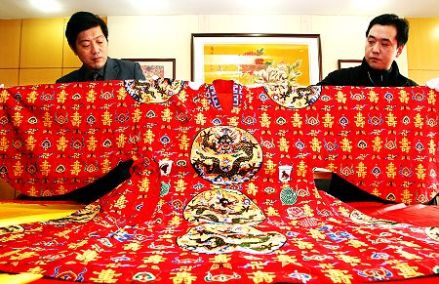 复制万历皇帝过肩龙妆花纱衮服