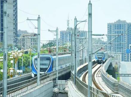 重庆市郊铁路江跳线两车交汇