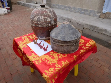 武官陶、皮帽盒