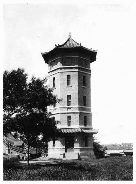 原齐鲁大学校内的水塔