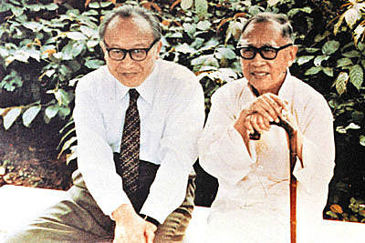钱伟长（左）与叔父钱穆