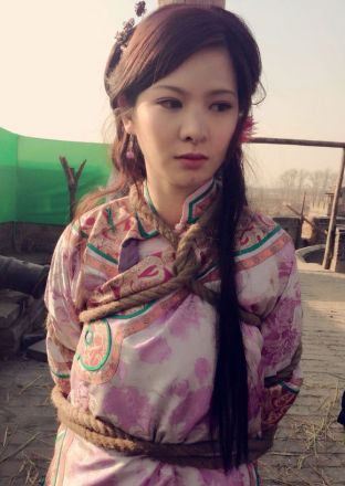 董妮娜剧照