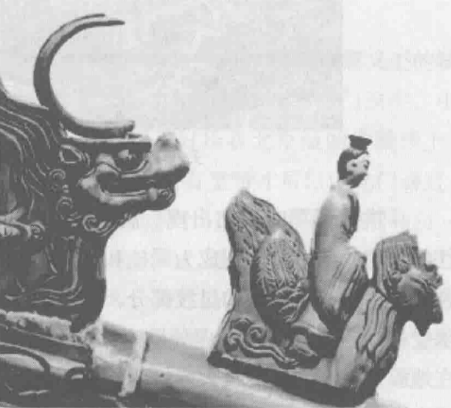 屋檐角最前方的仙人骑鸡