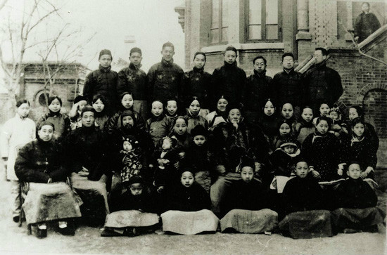 1918年周馥全家福 