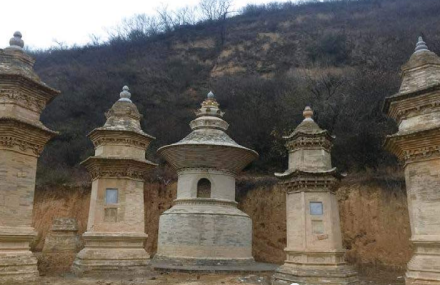 栖岩寺塔林