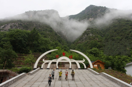 山阳月亮洞旅游区