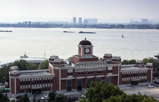 俯瞰中山码头与长江