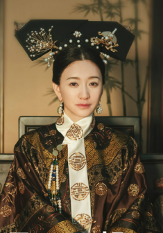 《正好遇见你》中的慈禧（李小冉饰）