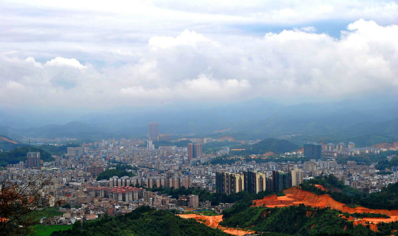 广宁城区全景