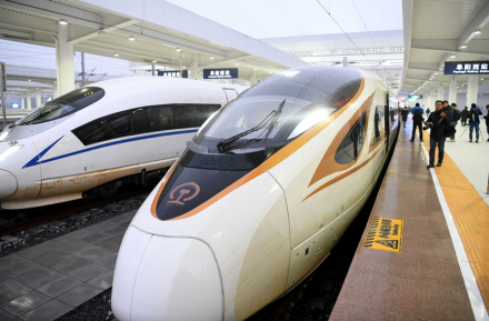 2019年12月1日，G7787首发列车停靠在阜阳西站。 