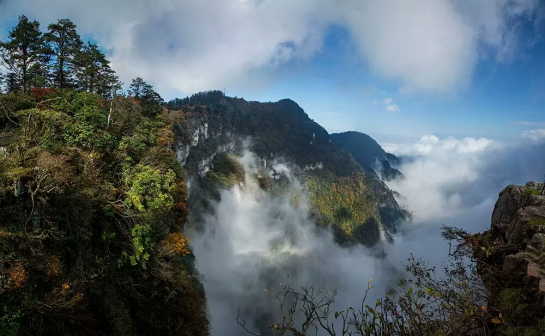 峨眉山秋景