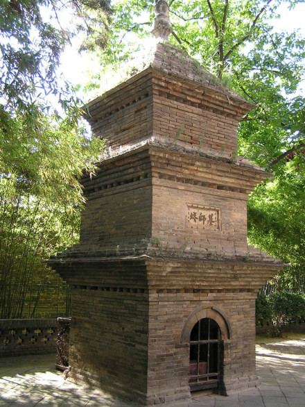 窥基舍利塔