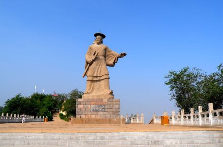 大禹塑像