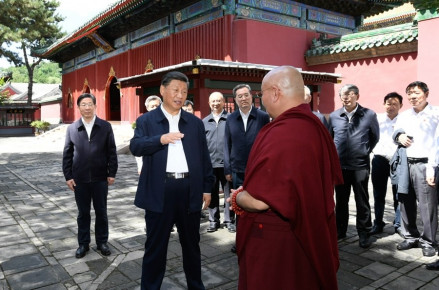 习近平总书记在普宁寺考察