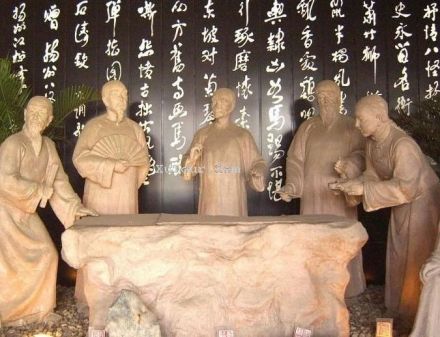 扬州八怪纪念馆里的扬州八怪雕塑
