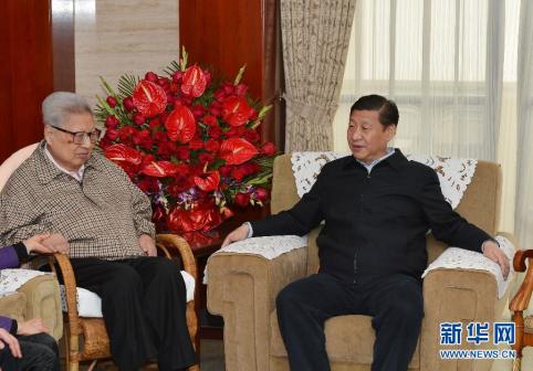 习近平同志到北京医院看望乔石同志