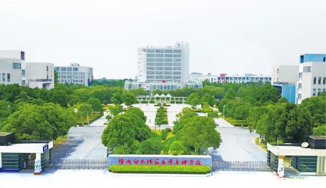 学校大门