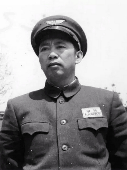 中国人民解放军空军首任司令员刘亚楼 
