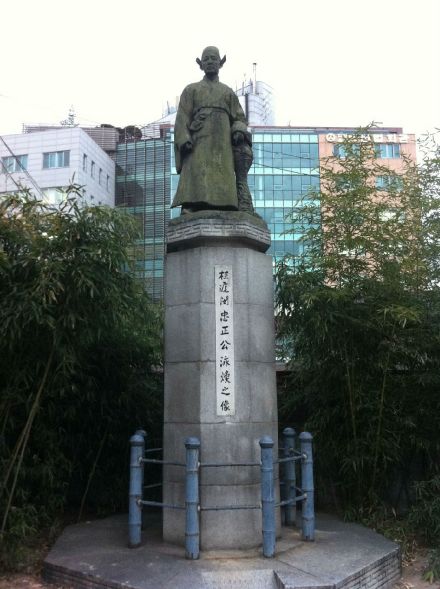 位于韩国首尔的闵泳焕铜像