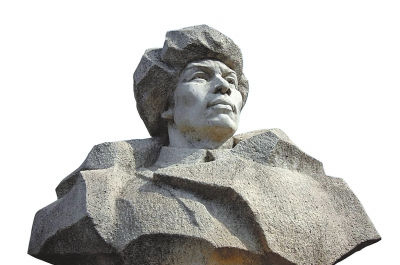 杨靖宇将军塑像 