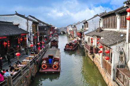 傍河而建的山塘街