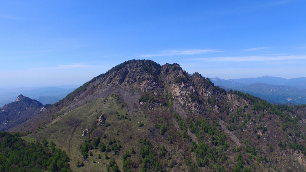 骨脊山