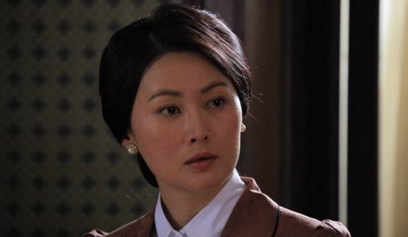 《辛亥革命》中扮演陈粹芬