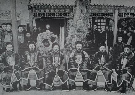 许庚身（左三）