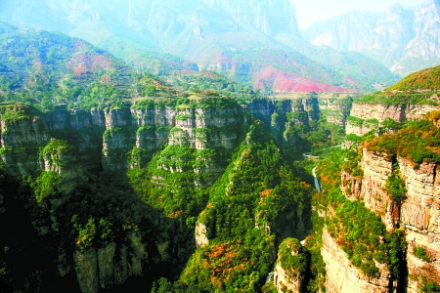 安阳境内挺拔、峻峭的太行山。