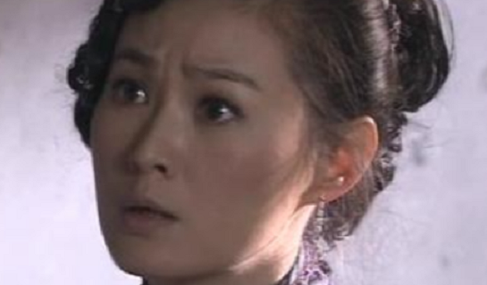 《梨花泪》中饰演秋蝉
