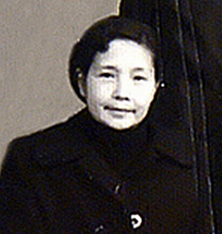厉声教母亲唐丽玲