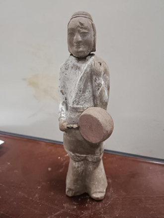 彩绘立式俑