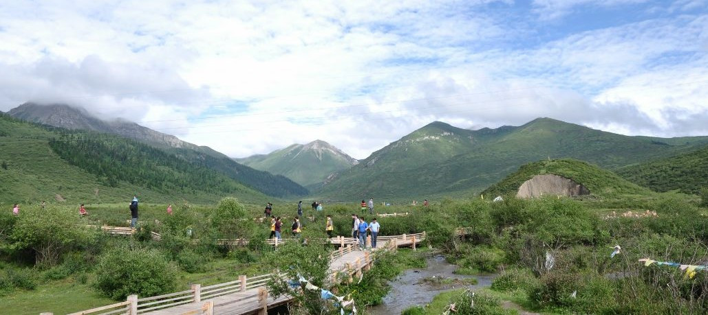 岷江东源弓杠岭南麓隆板沟