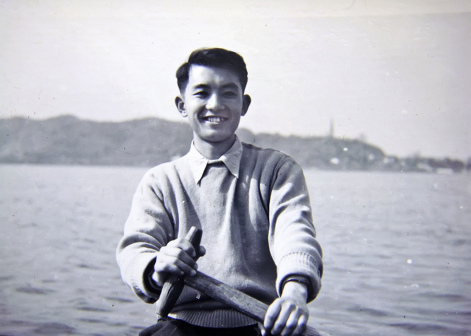 1958年,厉声教从外交部休假回杭,泛舟西湖