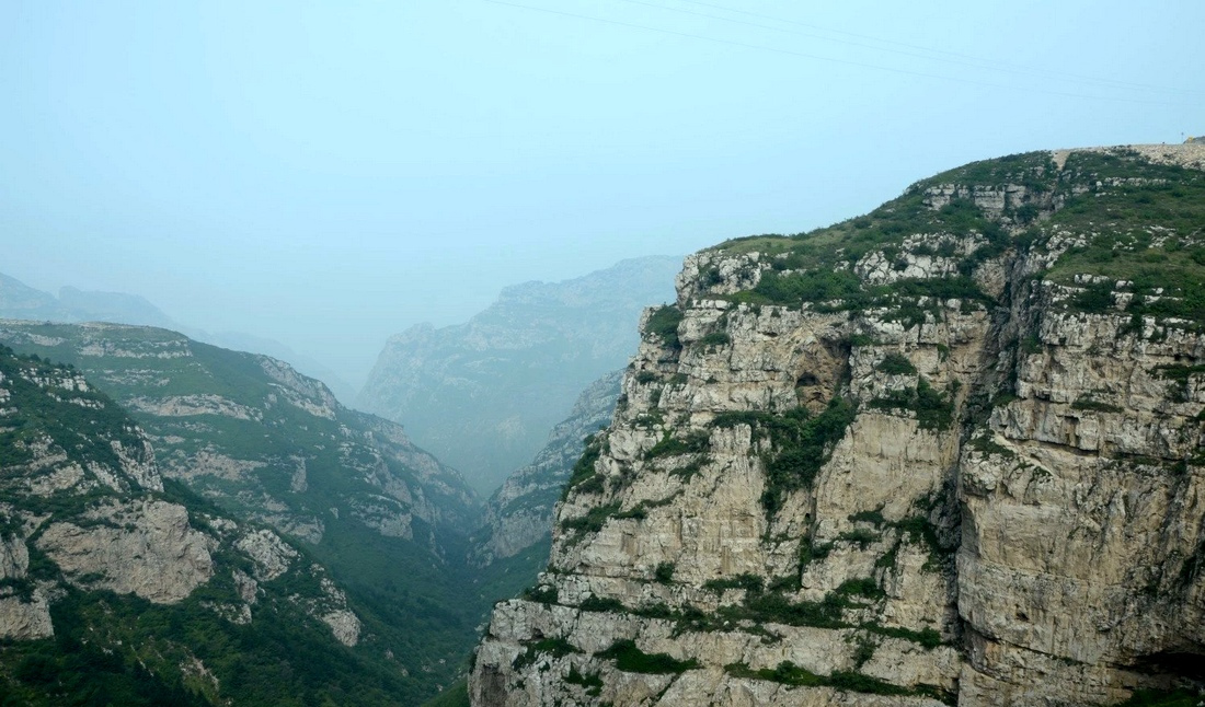 系舟山主峰地区的石灰岩溶蚀山体