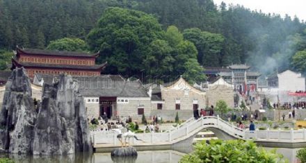 位于右玉县城内东北隅的宝宁寺