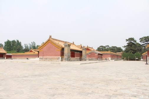 东朝房背面