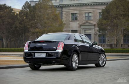 新款克莱斯勒300C
