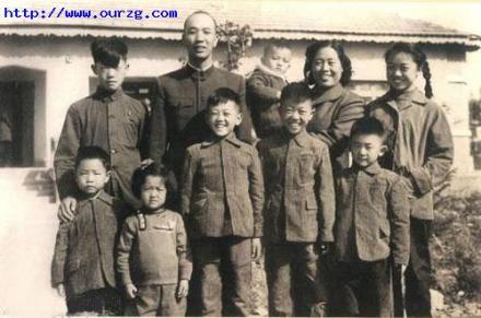 1958年王恩茂全家福