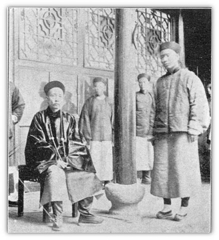 唐景崧（左坐者）在台湾巡抚衙门