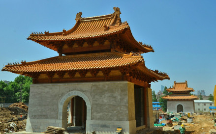 复建中的永乐碑亭和宣德碑亭