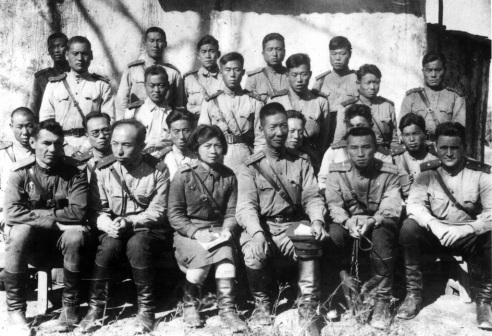 1945年7月88旅（抗联教导旅）部分军官合影。