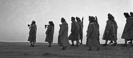 1936年12月，晋绥军开赴绥远抗战前线。