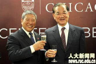 连战（右）