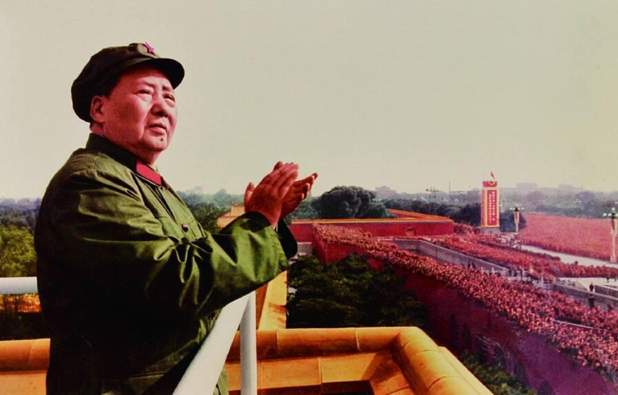 1966年毛泽东在天安门城楼上